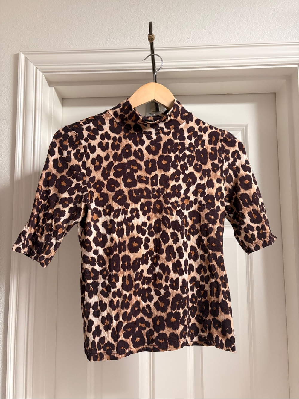 Ann Taylor Mock Neck Top | S | Brown Leopard Print